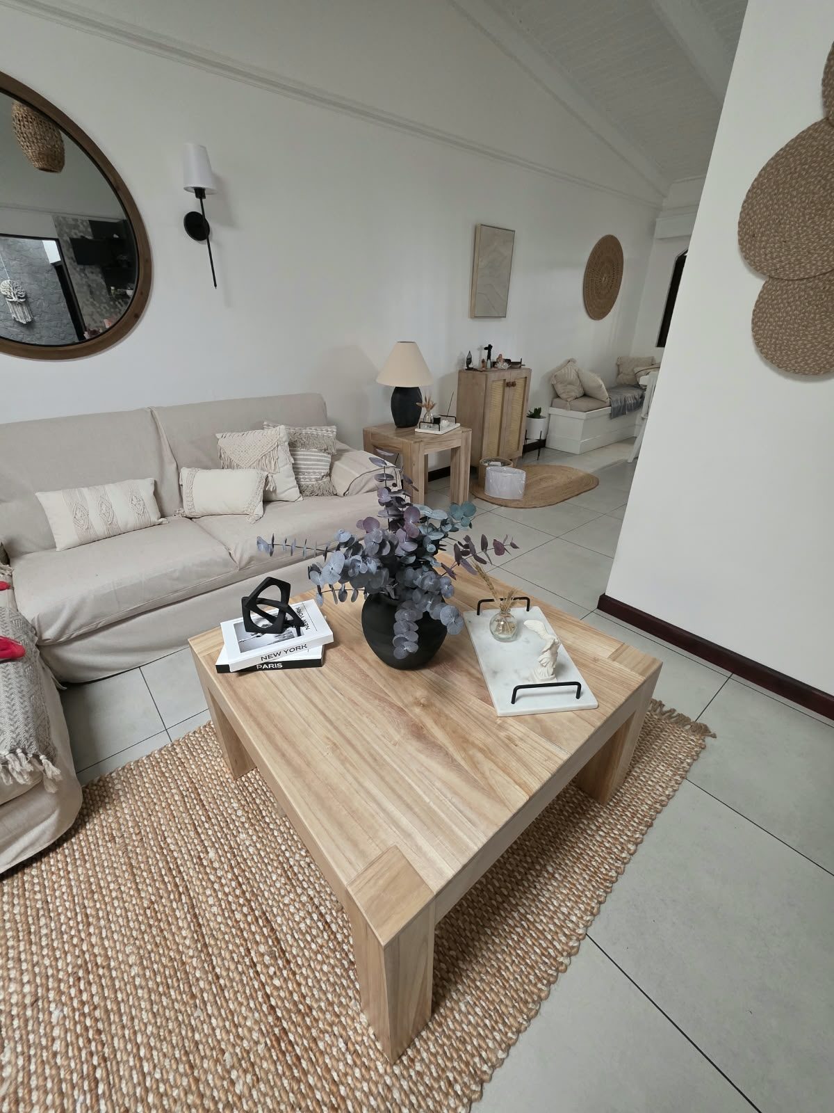 Mesa de centro en madera en sala